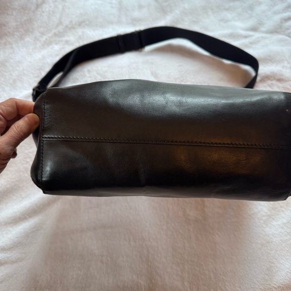 Everlane The Frame Bag in Black Leather - Picture 4 of 9